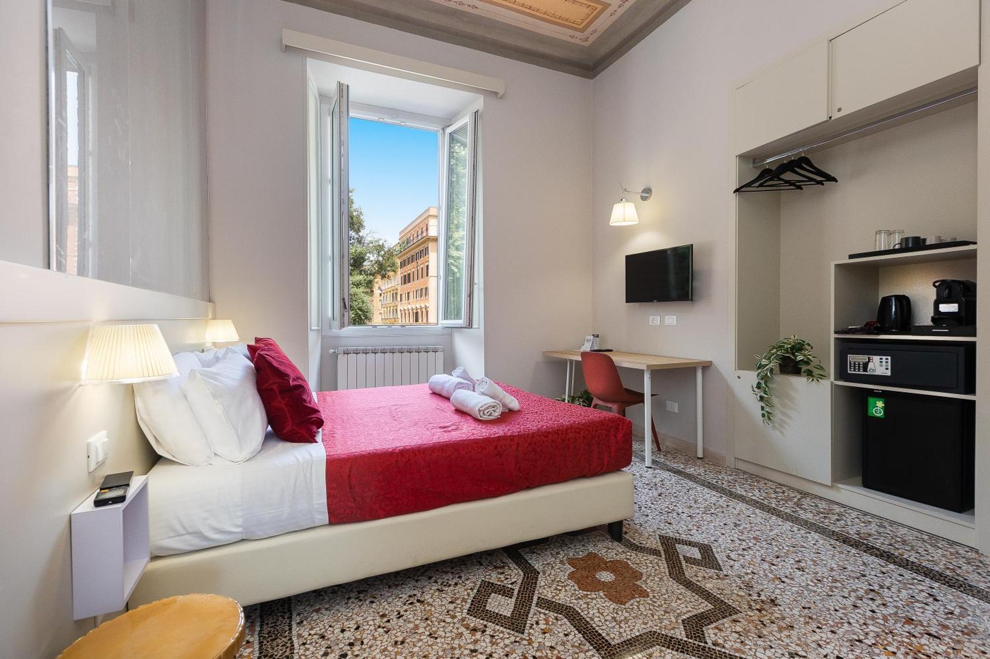 Iron Cityaus Termini Rome Exterior photo
