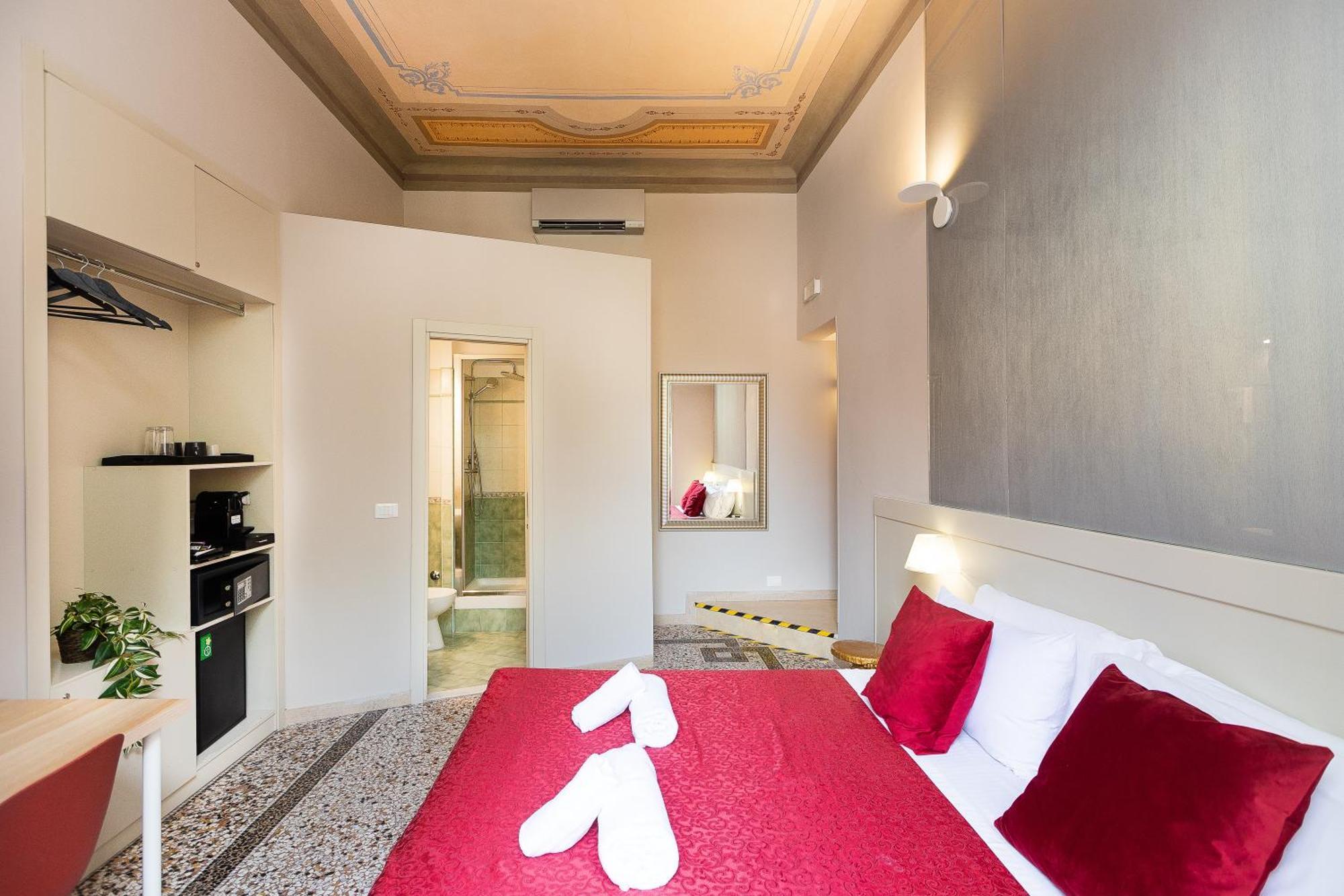Iron Cityaus Termini Rome Exterior photo