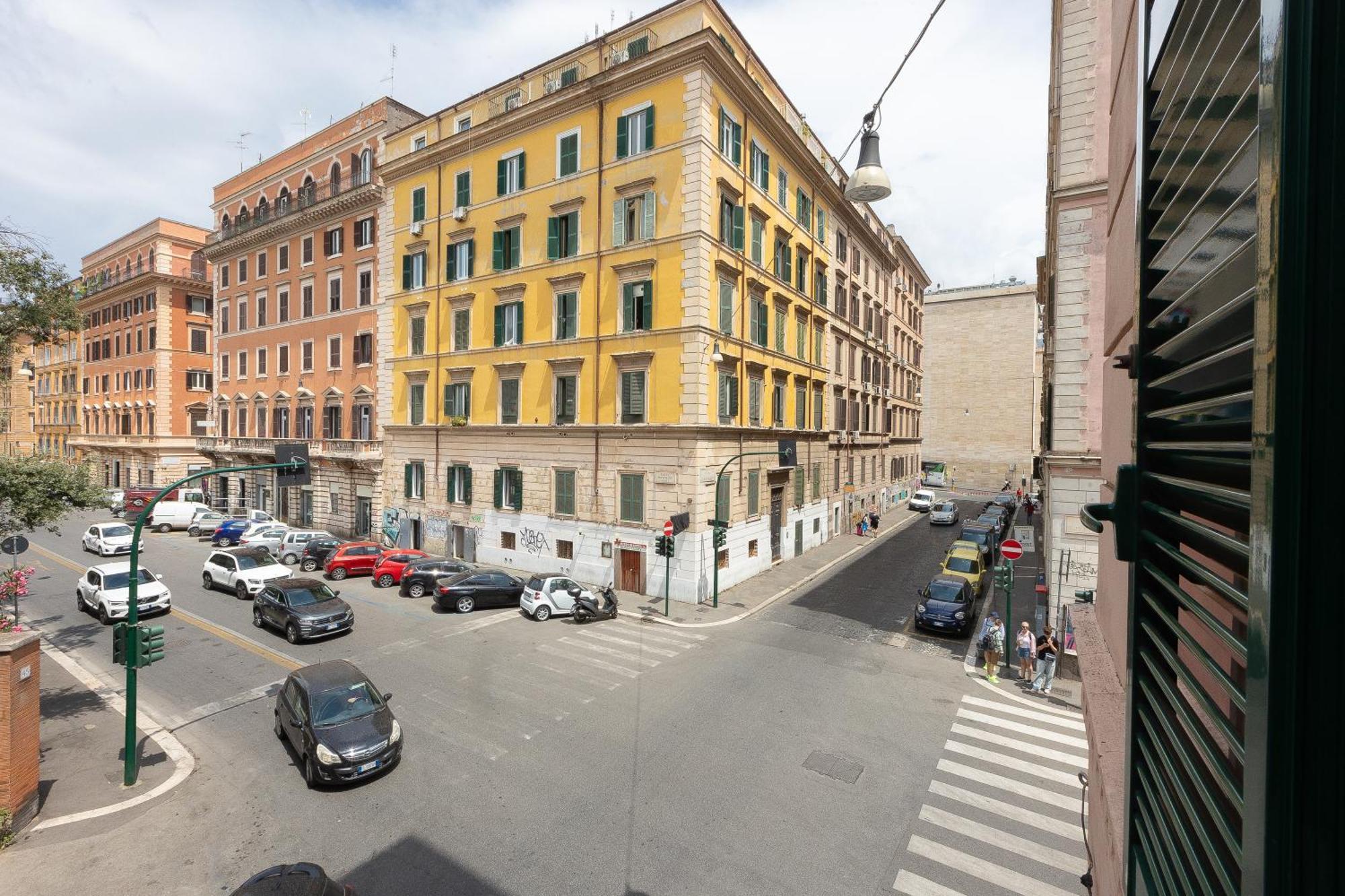 Iron Cityaus Termini Rome Exterior photo