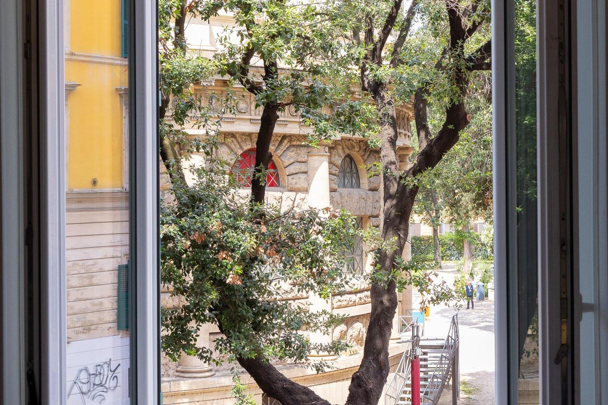 Iron Cityaus Termini Rome Exterior photo