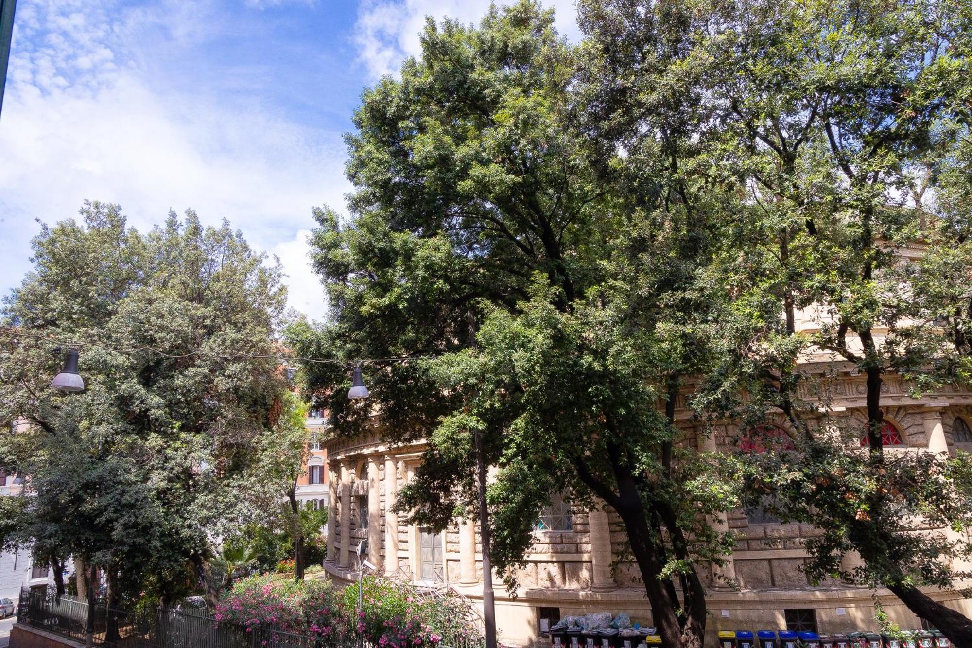 Iron Cityaus Termini Rome Exterior photo