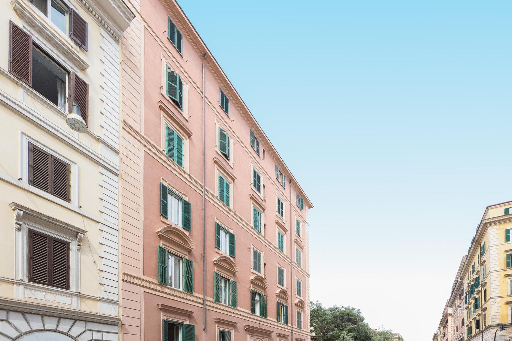 Iron Cityaus Termini Rome Exterior photo